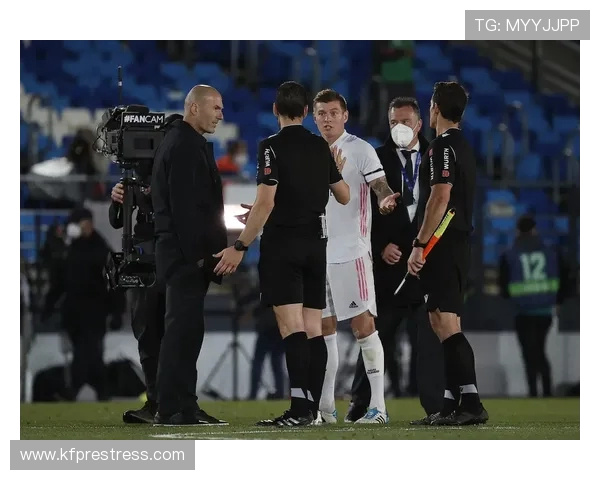 巴萨与马竞1314赛季巅峰对决回顾与精彩瞬间分析